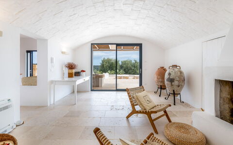 Villa La Selva: Eigendom, Meubilair, Gebouw, Hout, Comfort, Interieur Ontwerp, Fotolijst, Flooring, Kamerplant, Verdieping
