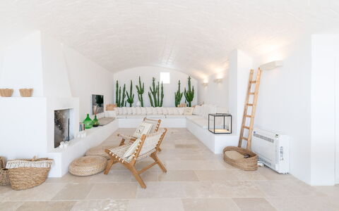 Villa La Selva: Bankstel, Fabriek, Interieur Ontwerp, Woonkamer, Flooring, Gebouw, Verdieping, Hout, Comfort, Plafond