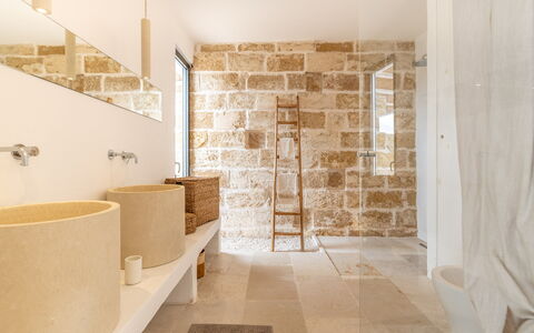 Villa La Selva: Eigendom, Hout, Loodgieterswerkinrichting, Interieur Ontwerp, Flooring, Verdieping, Badkamer, Onroerend Goed, Gebouw