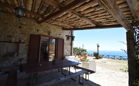Villa Roccella Ionica, Sea View, a c: Eigendom, Fabriek, Lucht, Hout, Gebouw, Interieur Ontwerp, Schaduw, Architectuur, Tafel, Water