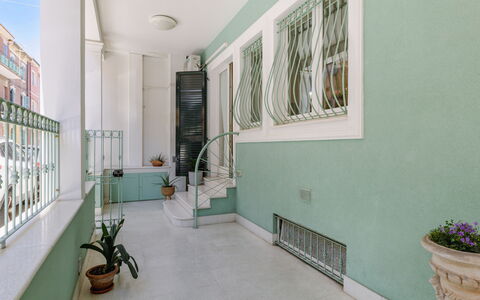 Suite Oltremare: Eigendom, Gebouw, Fabriek, Plank, Interieur Ontwerp, Kamerplant, Verdieping, Flooring, Bloempot, Onroerend Goed