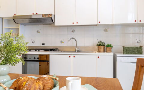 Suite Oltremare: Countertop, Gootsteen, Eigendom, Cabinetry, Wastafel, Voedsel, Fabriek, Keuken, Kraan, Fornuis