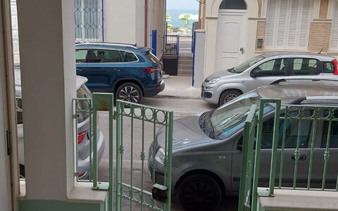 Suite Oltremare: Auto, Wiel, Voertuig, Venster, Gebouw, Motorvoertuig, Automotive Design