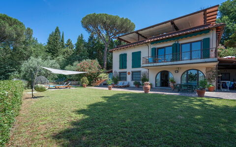 Chianti Hills Apartment, Pool, Ac: Fabriek, Eigendom, Venster, Lucht, Boom, Gebouw, Land Lot, Gras, Schaduw, Vrije Tijd
