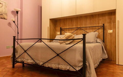 Bocelli: Comfort, Hout, Bed Frame, Interieur Ontwerp, Bed, Verdieping, Flooring, Hardwood, Bedding, Slaapkamer