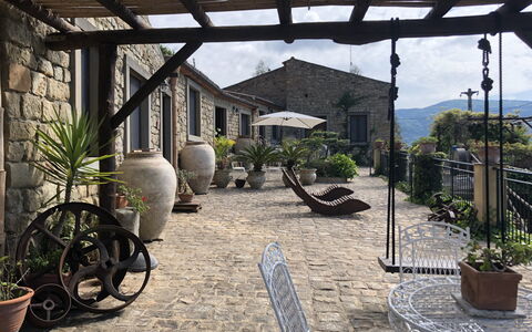 San Noto House With Pool Ac Wifi: Fabriek, Bloempot, Lucht, Gebouw, Kamerplant, Schaduw, Huis, Hout, Landschap, Onroerend Goed