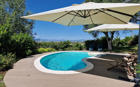 Villa Gelso: Water, Fabriek, Eigendom, Lucht, Zwembad, Paraplu, Azure, Schaduw, Boom, Zwemwater