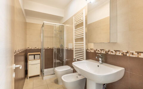 Loft San Giovanni in Gallipoli: Flooring, Verdieping, Interieur Ontwerp, Loodgieterswerkinrichting, Badkamer, Plafond, Kamer, Loodgieter, Wastafel, Toilet