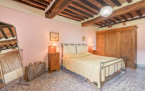 Il Palazzetto Francigena, Monteriggioni: Eigendom, Meubilair, Gebouw, Comfort, Hout, Interieur Ontwerp, Architectuur, Verdieping, Flooring, Lade