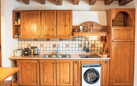 La Meridiana: Keuken, Hout, Countertop, Cabinetry, Interieur Ontwerp, Major Appliance, Flooring, Meubilair, Wastafel, Toestel Van De Keuken