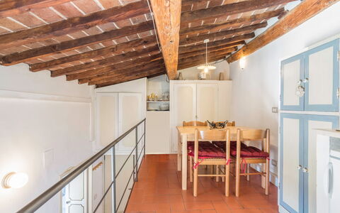 Belle Donne Apartment, Tornabuoni, Florence, Wifi: Eigendom, Venster, Hout, Interieur Ontwerp, Architectuur, Tafel, Deur, Cabinetry, Beits, Flooring