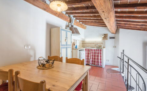 Belle Donne Apartment, Tornabuoni, Florence, Wifi: Eigendom, Meubilair, Tafel, Hout, Interieur Ontwerp, Stoel, Flooring, Verdieping, Beits, Muur