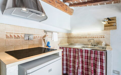 Belle Donne Apartment, Tornabuoni, Florence, Wifi: Cabinetry, Eigendom, Kraan, Countertop, Product, Loodgieterswerkinrichting, Gebouw, Keuken, Wastafel, Hout