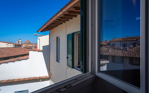 Belle Donne Apartment, Tornabuoni, Florence, Wifi: Lucht, Gebouw, Venster, Hout, Schaduw, Stedelijk Ontwerp, Huis, Onroerend Goed, Facade