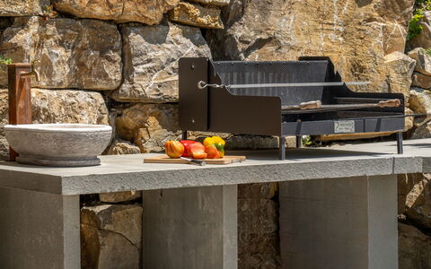 Villa Paradise: Hout, Oranje, Countertop, Gas, Keuken, Stenen Muur, Rechthoek, Landschap, Beton, Tafel