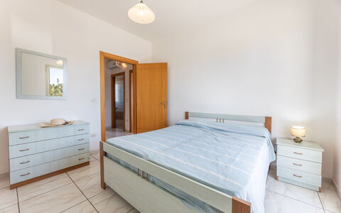 Apartment Balcony Sea View - Gallipoli: Gebouw, Meubilair, Eigendom, Cabinetry, Comfort, Hout, Lade, Bed Frame, Bed