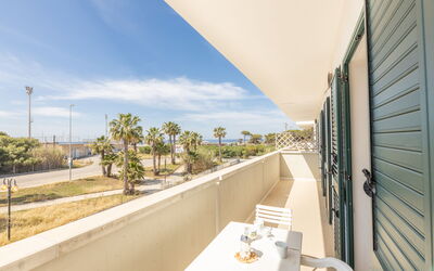 Apartment Balcony Sea View - Gallipoli: Lucht, Wolk, Eigendom, Fabriek, Gebouw, Schaduw, Boom, Huis, Onroerend Goed, Arecales