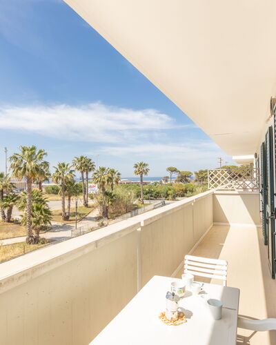 Apartment Balcony Sea View - Gallipoli: Lucht, Wolk, Eigendom, Fabriek, Gebouw, Schaduw, Boom, Huis, Onroerend Goed, Arecales