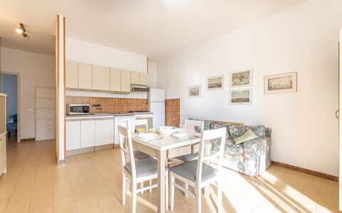 Apartment Living In Baia Verde - Gallipoli: Meubilair, Tafel, Cabinetry, Gebouw, Fotolijst, Hout, Interieur Ontwerp, Huis, Flooring, Woonkamer