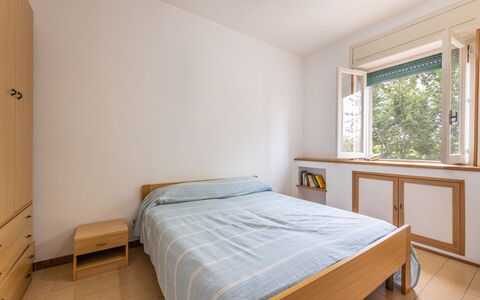 Apartment Living In Baia Verde - Gallipoli: Meubilair, Venster, Comfort, Gebouw, Hout, Interieur Ontwerp, Schaduw, Verdieping, Flooring