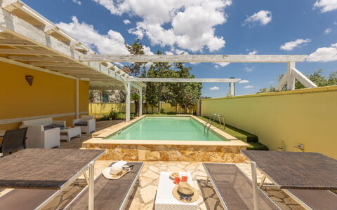 Villetta Estiva With Private Pool Gallipoli: Wolk, Lucht, Eigendom, Zwembad, Water, Azure, Gebouw, Schaduw, Interieur Ontwerp, Buitenmeubels