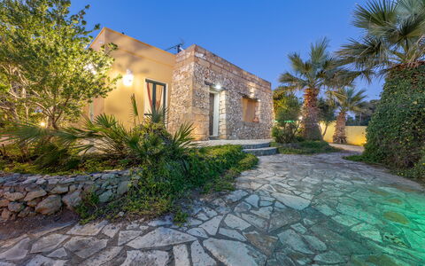 Villetta Estiva With Private Pool Gallipoli: Fabriek, Lucht, Gebouw, Venster, Weg Oppervlak, Boom, Deur, Vegetation, Land Lot, Huis
