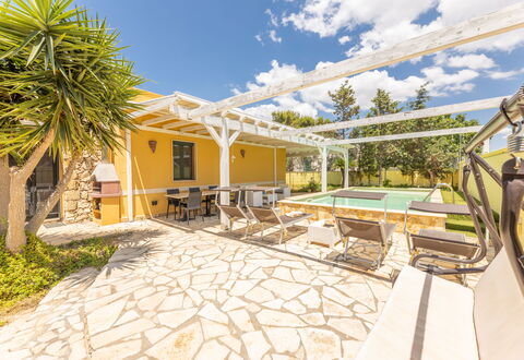 Villetta Estiva With Private Pool Gallipoli: Lucht, Wolk, Gebouw, Fabriek, Zwembad, Huis, Buitenmeubels, Boom, Stoel, Schaduw