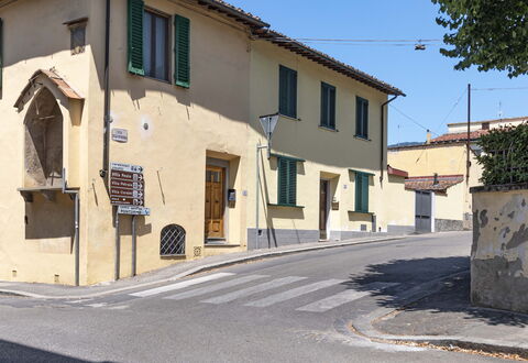 Florentine Careggi Loft: Lucht, Eigendom, Venster, Gebouw, Weg Oppervlak, Boom, Woongebied, Huis, Asfalt, Fabriek