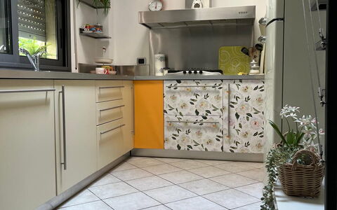 Bell'aria Apartment: Cabinetry, Countertop, Fornuis, Fabriek, Keuken, Toestel Van De Keuken, Gebouw, Flooring, Hout, Interieur Ontwerp