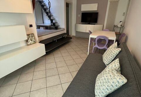 Bell'aria Apartment: Eigendom, Gebouw, Comfort, Verlichting, Hout, Interieur Ontwerp, Architectuur, Lamp, Flooring, Verdieping