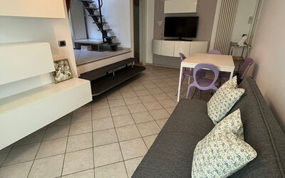 Bell'aria Apartment: Eigendom, Gebouw, Comfort, Verlichting, Hout, Interieur Ontwerp, Architectuur, Lamp, Flooring, Verdieping