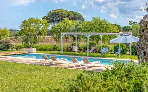 Villa Monamu: Wolk, Water, Fabriek, Lucht, Azure, Plantkunde, Zwembad, Boom, Natuurlijk Landschap, Schaduw