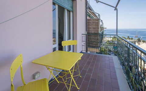 Pieve Ligure Seaside View, Wifi: Balkon, Appartement, Stoel, Buitenmeubels, Leuning, Schaduw, Hek, Toevlucht, Eco Hotel, Kamerplant