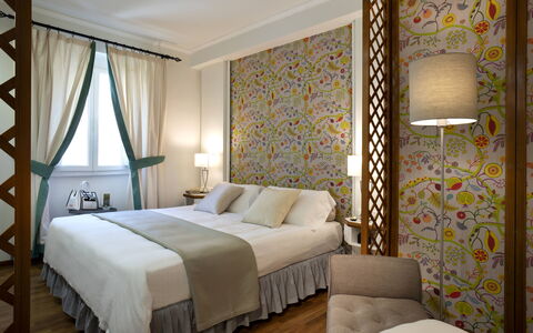 Boheme With Beach & Breakfast Included: Meubilair, Eigendom, Gebouw, Comfort, Decoratie, Textiel, Bed Frame, Interieur Ontwerp, Hout, Verdieping