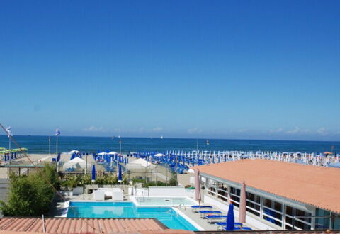 Boheme With Beach & Breakfast Included: Water, Lucht, Wolk, Fabriek, Kust En Oceanic Landvormen, Zwembad, Strand, Vrije Tijd, Boom, Horizon