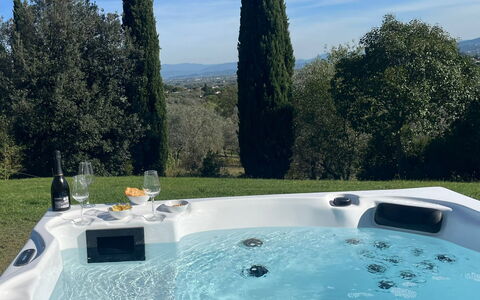 Villacolle 1, Poggio a Caiano, Hot Tub, Wifi, Ac: Zwembad, Loodgieterswerkinrichting, Bad, Jacuzzi, Toevlucht, Waterpartij, Eco Hotel, Buitenmeubels, Kamerplant