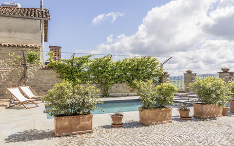 Arpusè, Relax nelle Langhe - Barolo, with Pool: Muur, Bloempot, Kamerplant, Tuin, Flagstone, Balkon, Binnenplaats, Buitenmeubels