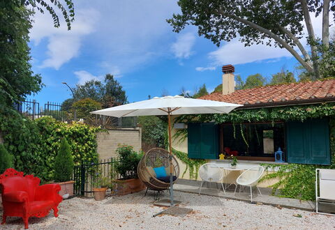 Green Suite On The Roof - Roma With No Kitchen: Lucht, Fabriek, Wolk, Eigendom, Meubilair, Gebouw, Tafel, Azure, Schaduw, Boom