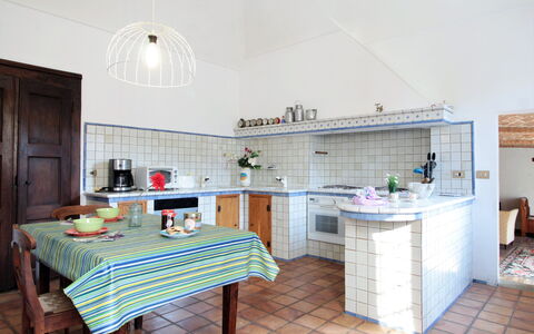 La Casa Dei Nonni, House With Private Pool, Torino: Meubilair, Cabinetry, Tafel, Keuken, Countertop, Verlichting, Hout, Interieur Ontwerp, Verdieping, Wastafel