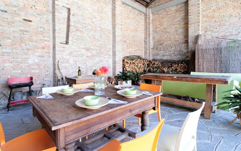 La Casa Dei Nonni, House With Private Pool, Torino: Tafel, Meubilair, Eigendom, Gebouw, Fabriek, Interieur Ontwerp, Hout, Stoel, Tableware, Steen