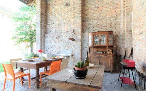 La Casa Dei Nonni, House With Private Pool, Torino: Tafel, Meubilair, Fabriek, Eigendom, Gebouw, Bloempot, Hout, Kamerplant, Interieur Ontwerp, Buitenmeubels