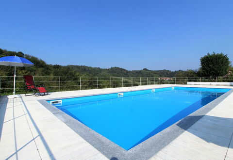La Casa Dei Nonni, House With Private Pool, Torino: Water, Lucht, Gebouw, Eigendom, Zwembad, Azure, Rechthoek, Boom, Huis, Buitenmeubels