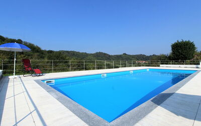 La Casa Dei Nonni, House With Private Pool, Torino: Water, Lucht, Gebouw, Eigendom, Zwembad, Azure, Rechthoek, Boom, Huis, Buitenmeubels