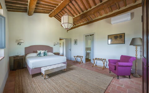 Villa Aiale: Muur, Meubilair, Flooring, Interieur Ontwerp, Verdieping, Huis, Slaapkamer, Bed Frame, Bed, Plafond