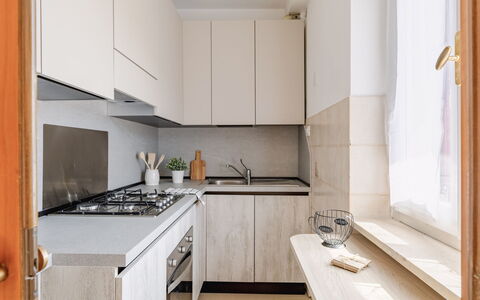Loreto Suite Apartment: Cabinetry, Countertop, Eigendom, Keuken, Fornuis, Toestel Van De Keuken, Huishoudapparatuur, Interieur Ontwerp, Hout, Wastafel