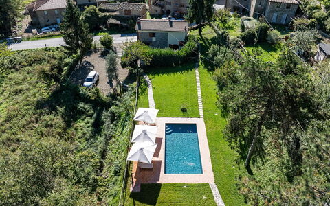 Villa Chicco: Eigendom, Fabriek, Natuur, Gebouw, Boom, Gras, Vegetation, Land Lot, Stedelijk Ontwerp, Biome