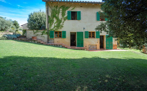 La Tesa Country House With Pool S. Gimignano: Groen, Landelijk Gebied, Verblijf, Gazon, Tuin, Boerderij, Backyard, Dorp, Werf, Landscaping