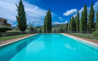 La Tesa Country House With Pool S. Gimignano: Blauw, Zwembad, Eco Hotel, Landscaping, Hacienda, Evergreen, Lariks, Villa