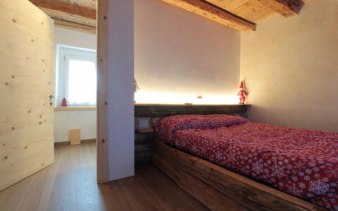 Baita Tersilia Mountain And Lake, Veneto: Interieur Ontwerp, Muur, Flooring, Verdieping, Hout, Meubilair, Plafond, Slaapkamer, Kamer, Bed
