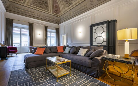 Albizi Penthouse Luxury Apartment In Florence By P: Meubilair, Fotolijst, Eigendom, Bankstel, Tafel, Comfort, Interieur Ontwerp, Hout, Venster, Verlichting